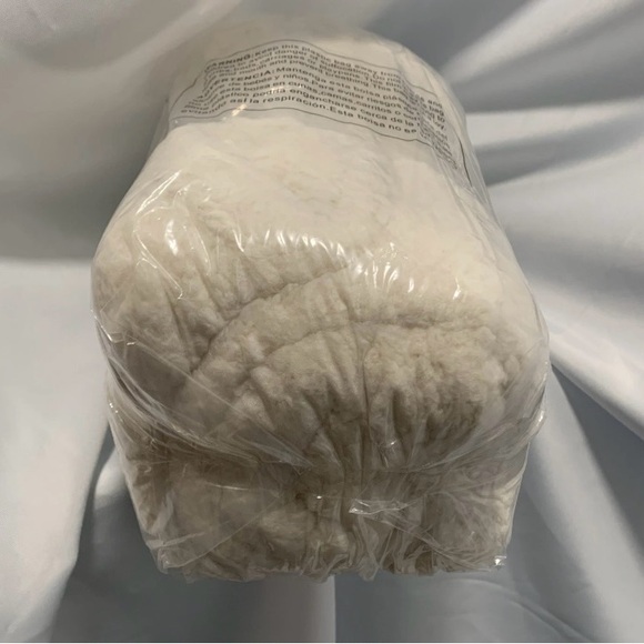 White Sherpa Throw Blanket - Picture 7 of 8